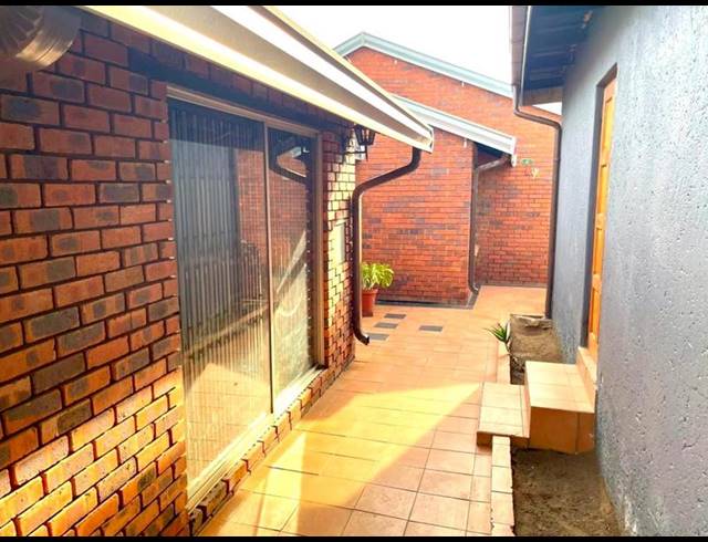 3 BEDROOM PROPERTY TO RENT IN PIMVILLE